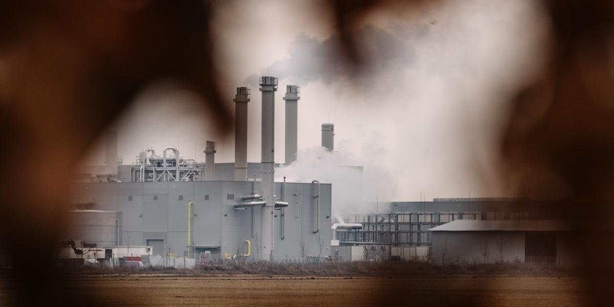 Képünk illusztráció, a Semcorp debreceni akkumulátor-alkatrészgyára