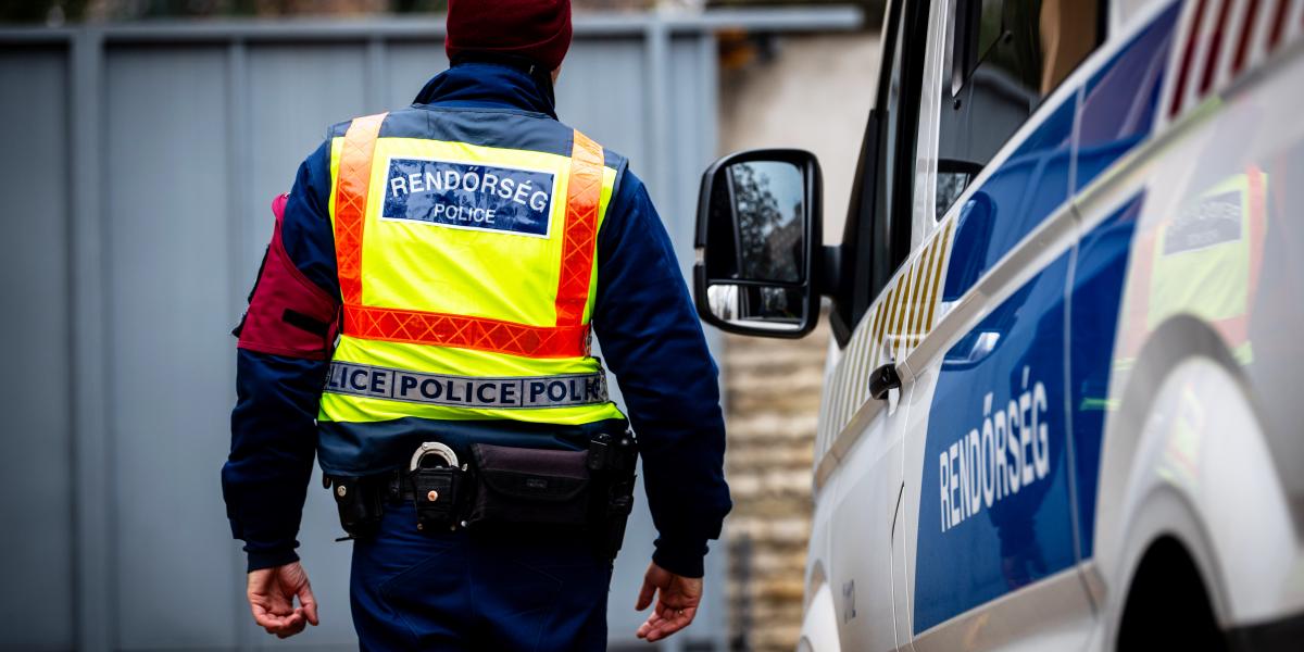 Rendszeres ellenőrzés. A rendőrök „riportot” készítenek a gyerekekkel és az ott dolgozókkal