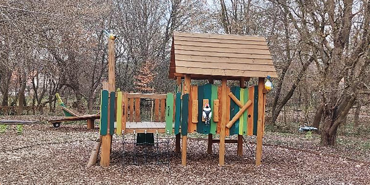 A rendőrségi szemlefotón a bűncselekmény elkövetésének helyszíne látható.