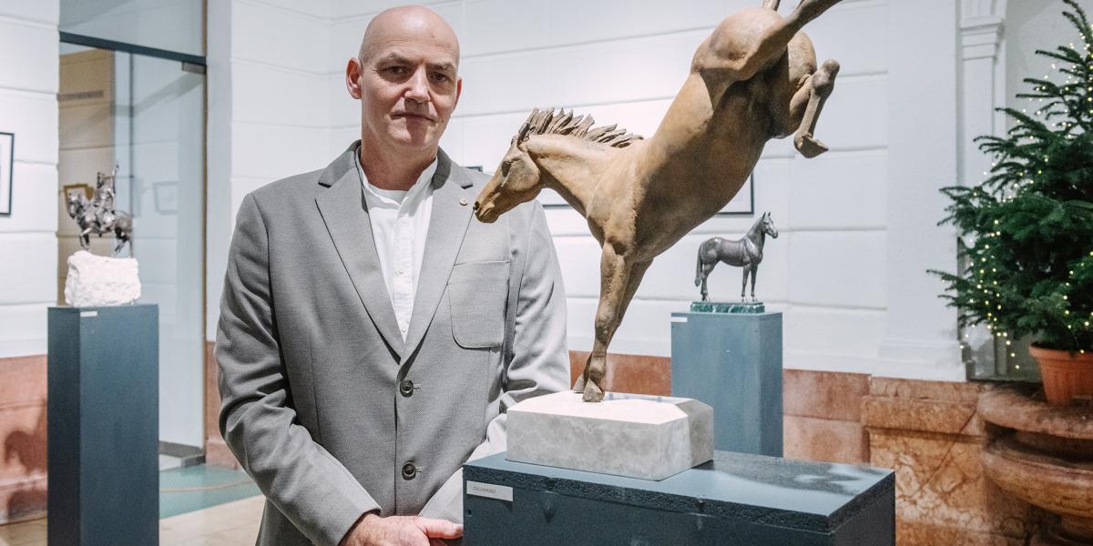 Tóth Dávid szobrászművész a lovak ihlette alkotásaival