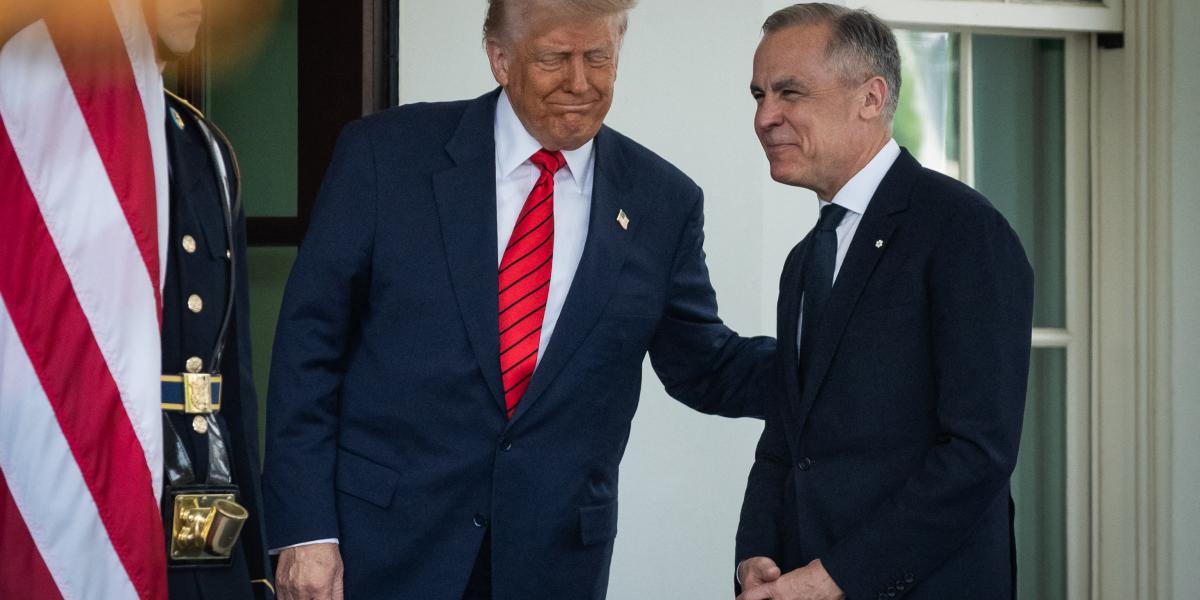 Donald Trump amerikai elnök és Mark Carney, Kanada miniszterelnöke a Fehér Házban 2025. május 6-án. 