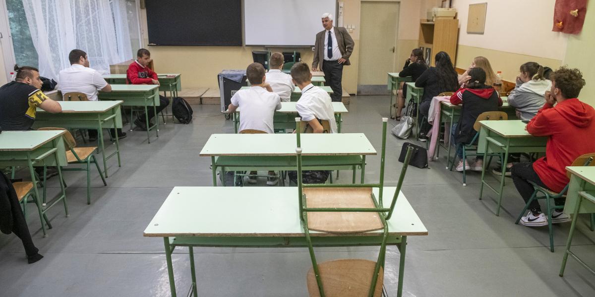 A mérést május végéig kell lebonyolítaniuk az iskoláknak, az Oktatási Hivatal szerint a tanulók kevésbé veszik komolyan a teszteket