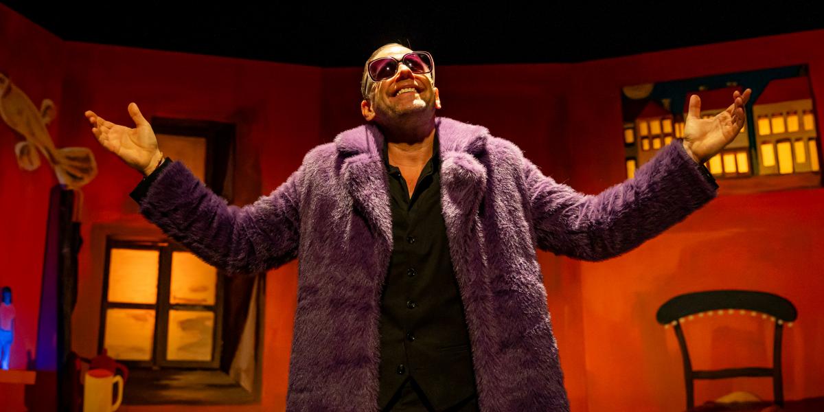 Járai Máté Törőcsik Mariként a Marimama című produkció­ban. Ebben a darabban nagy színésznek mutatkozik