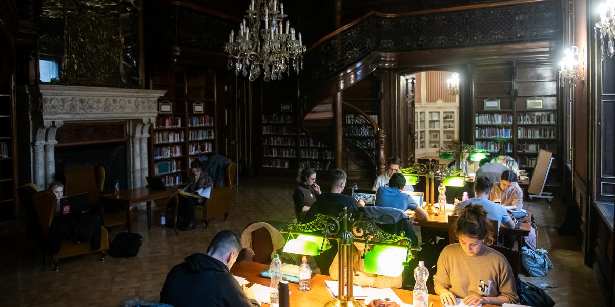 A 2020-ban kitört koronavírus-járvány előtti évekhez képest is emelkedett már a könyvtárba járók száma, azt 9-10 százalékkal meg is haladta