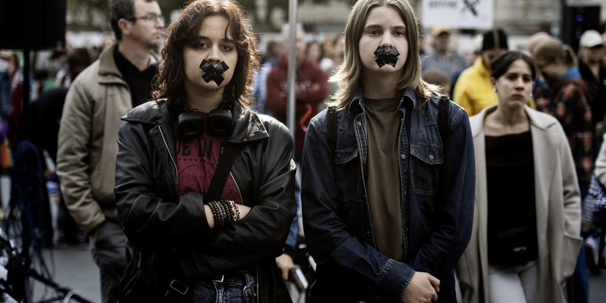 Mintha még most sem akarnák meghallani az áldozatok szavát