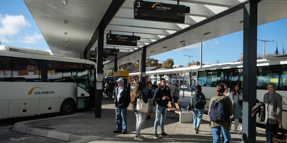 Buszvégállomás, Kaposvár. Az idén 20 éve, hogy sikerült legyőzni a Fideszt országgyűlési választáson a somogyi megyeszékhelyen