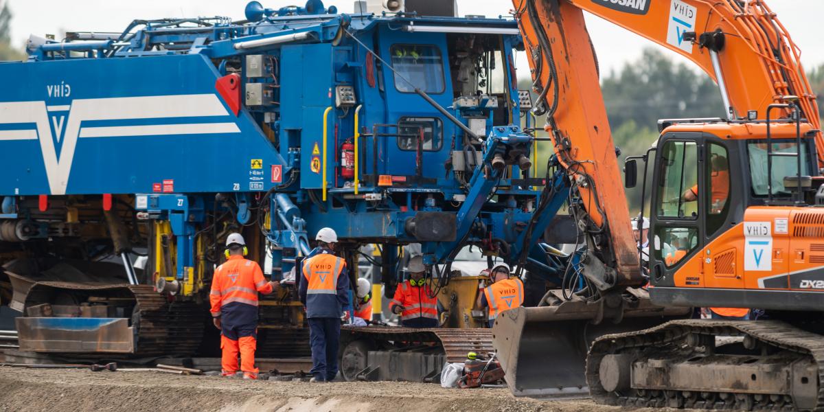 A vitatható Budapest–Belg­rád vasúti beruházás csak tavaly 244 milliárd forintjába került az adófizetőknek, decemberben ebből 44 milliárdot fizettek ki