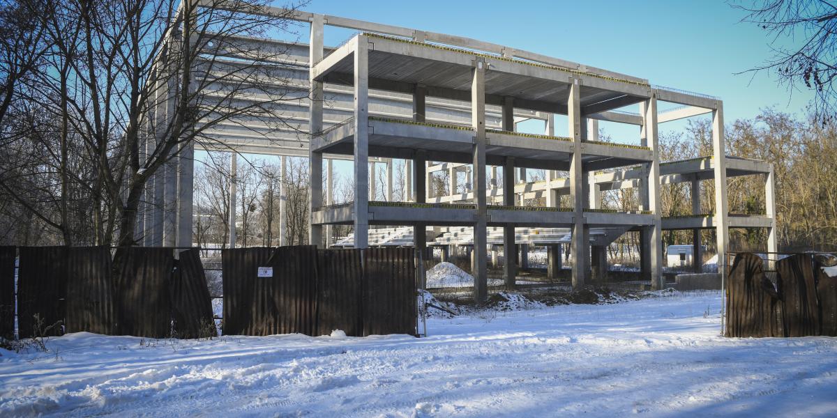 A kivitelező azt a tájékoztatást kapta az államtitkárságon, hogy mivel a projekt nem valósult meg, az erre félretett összeget másra fordították