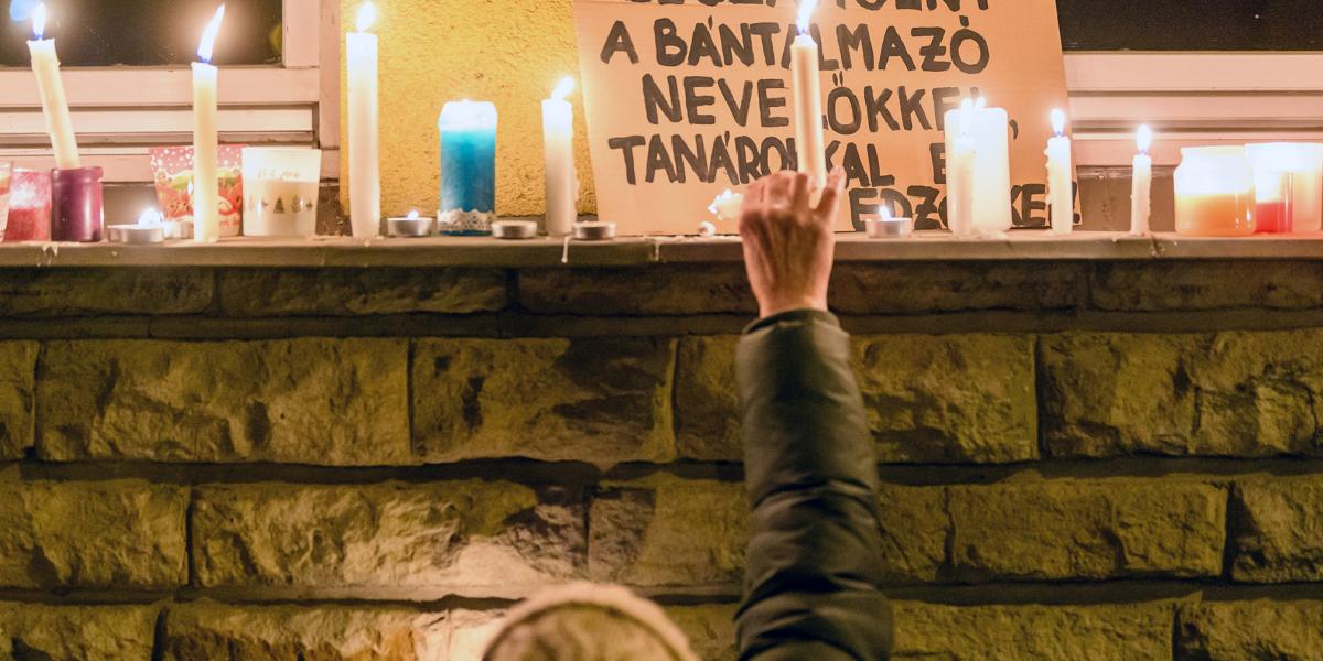 Gyertyák az áldozatokért. Egyre több bántalmazási ügy derül ki