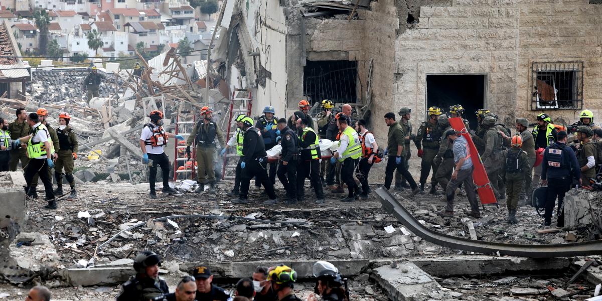 Mentőakció rakétatalálat után Bét Semesben