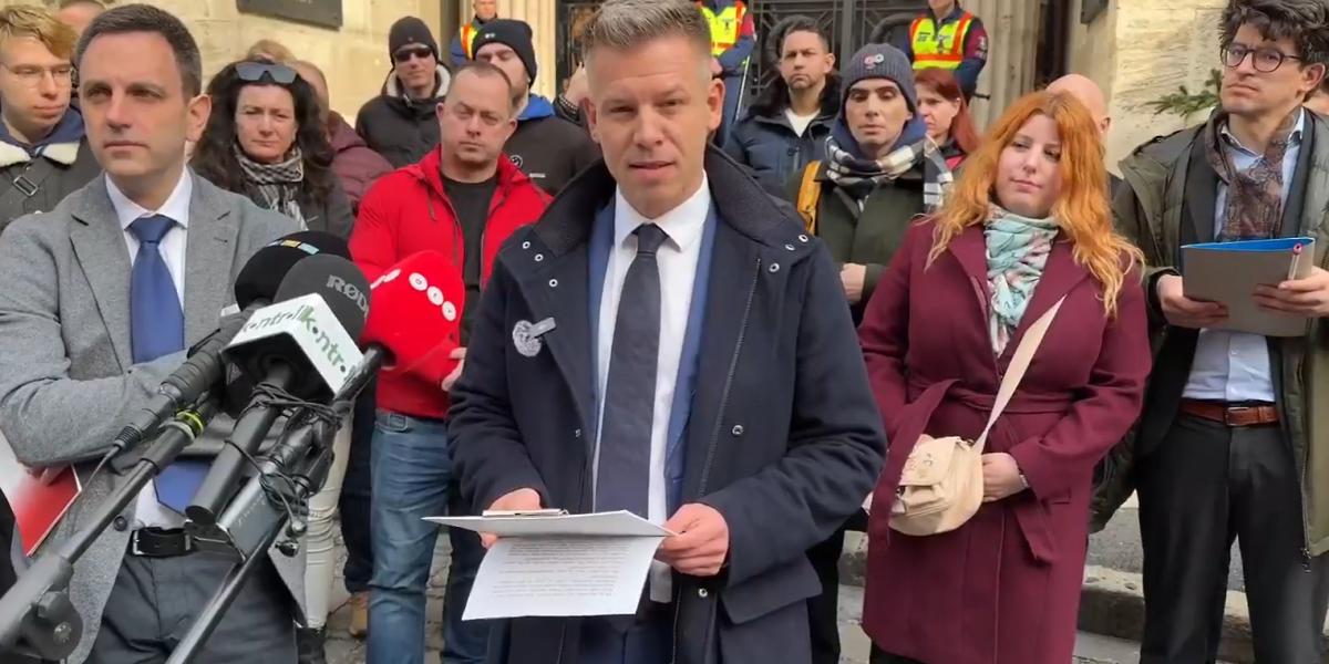 Magyar Péter a Kúria előtt március 2-án