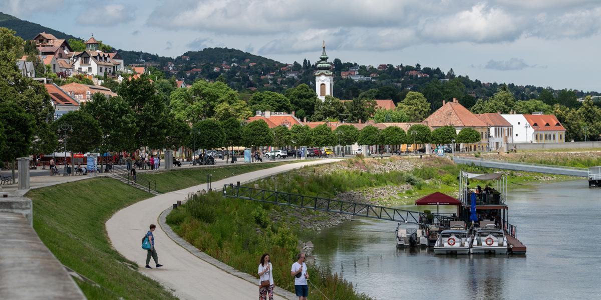 Szentendrén a kormányszóvivő esélyes kihívója egy tiszás pénzügyi elemző, akivel szemben egy DK-s exműsorvezető indul