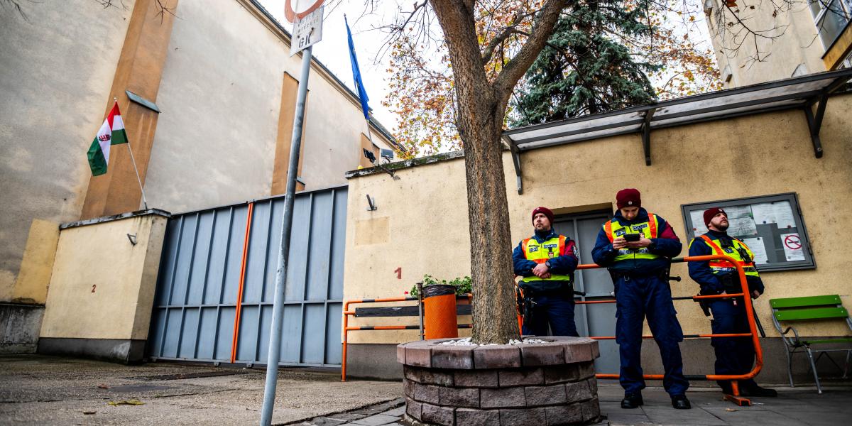 Rendőrségi razzia a Szőlő utcai javítóintézetnél december 9-én.