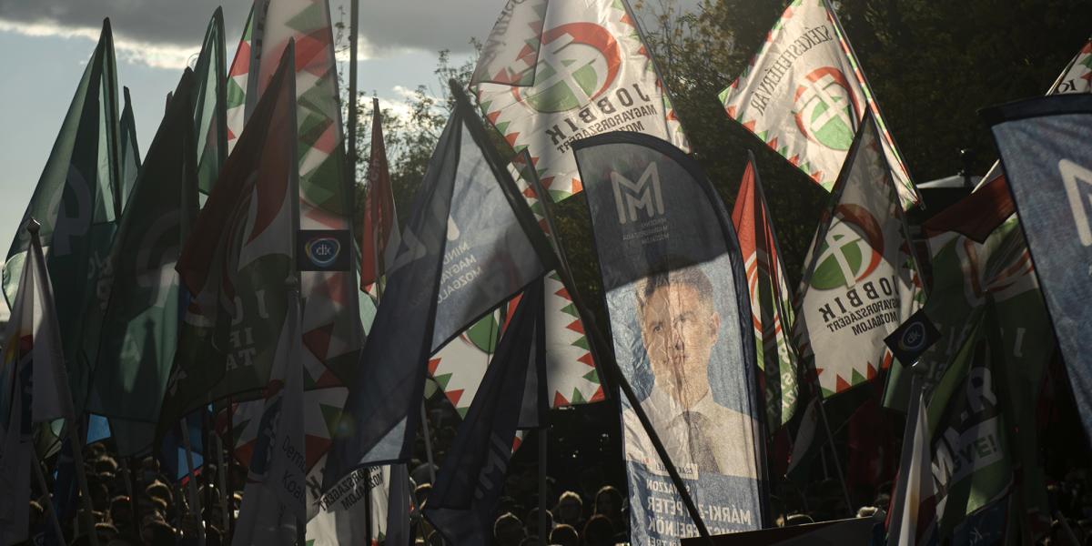 A Jobbik szimpatizánsai az ellenzéki összefogás megemlékezésén 2021. október 23-án