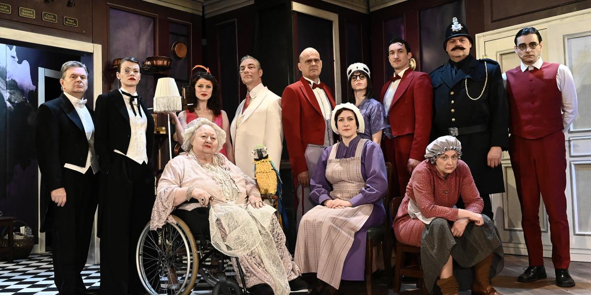 Együtt a díszes
társaság
– a Csengetett,
Mylord? című
brit tévésorozat
figurái beköltöztek
a Belvárosi
Színházba az
Orlai Produkció
égisze alatt