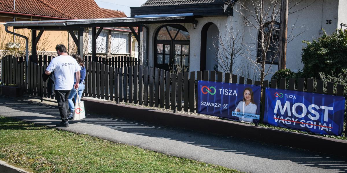 A somogyi 1-es választókerület valódi tiszás jelöltjének plakátja Kaposmérőn 