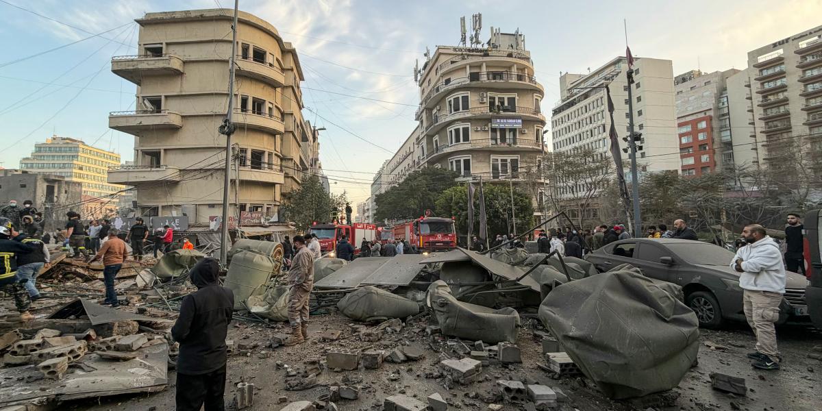 A libanoni főváros, Bejrút központja egy izraeli légicsapás után 2026. március 18-án.