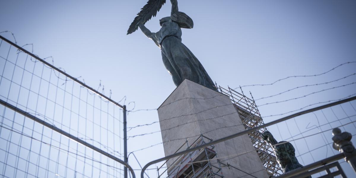 Többszöri érdeklődésünkre sem árulták el, lesz-e kereszt a Szabadság-­szobor talapzatán