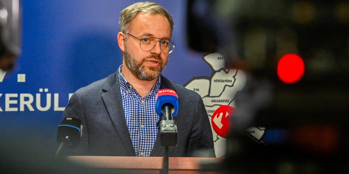 Orbán Balázs, a miniszterelnök politikai igazgatója a kormánypártok országjárásának isaszegi sajtótájékoztatóján 2026. március 19-én.