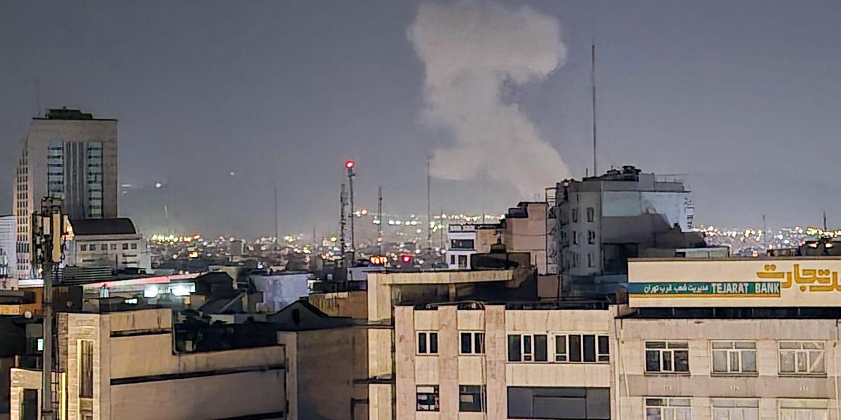 Füst Teheránban 2026. március 22-én