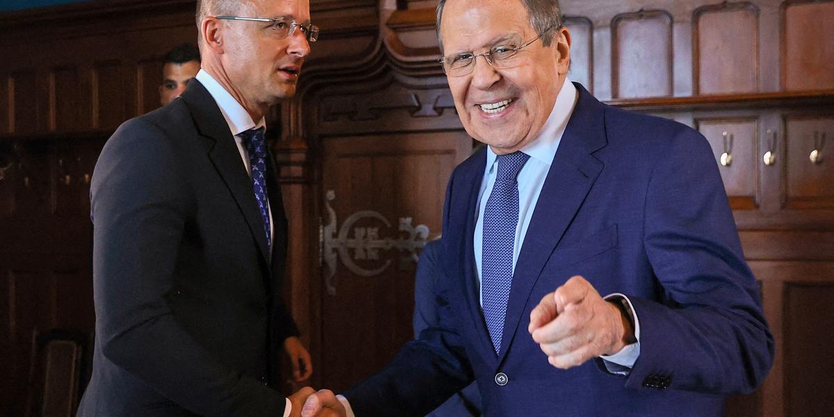 Szijjártó Péter és Szergej Lavrov. Az orosz külügyminiszter nevethet a végén?
