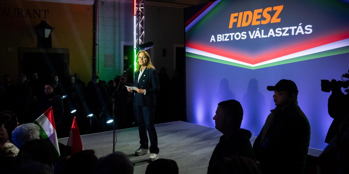 Vitályos Eszter a Fidesz országjárásán, Szentendrén március 20-án.