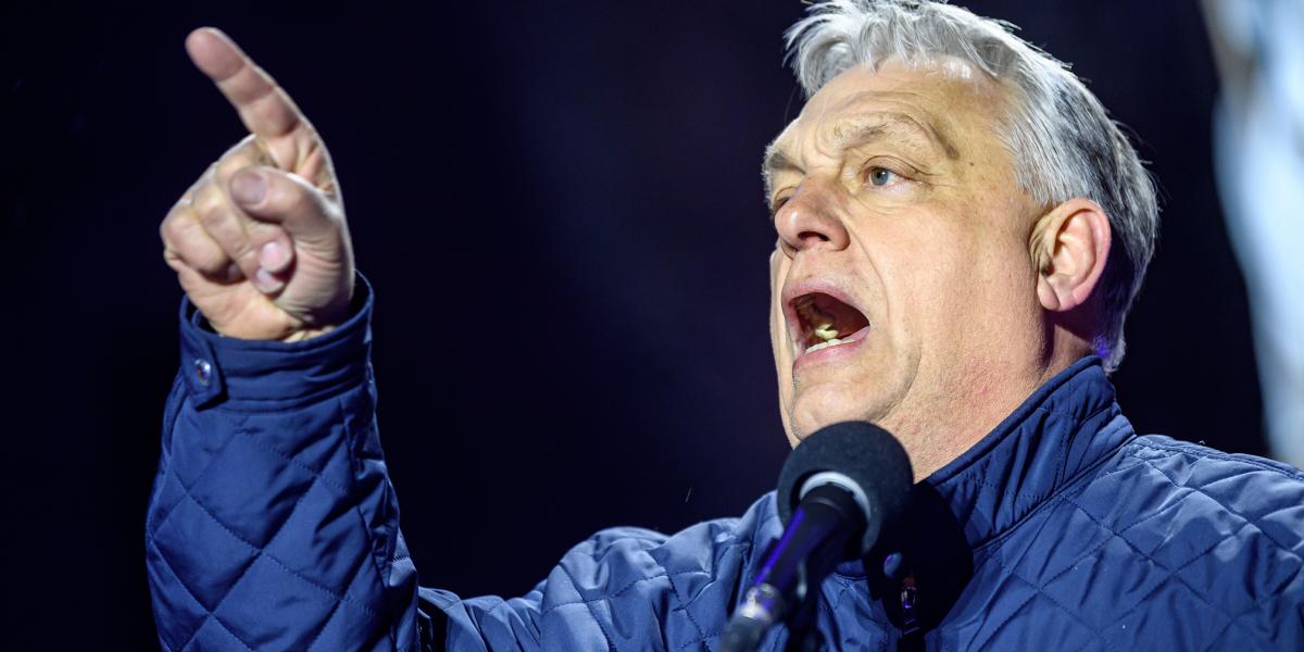 Orbán Viktor Györben. Hogyan számol el önmagával az őt támogató, mintegy kétmilliós közösség, amikor vele együtt skandálja, hogy „nem hagyjuk”?