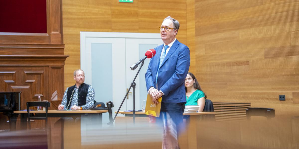 Káel Csaba - Korábbi felvétel 