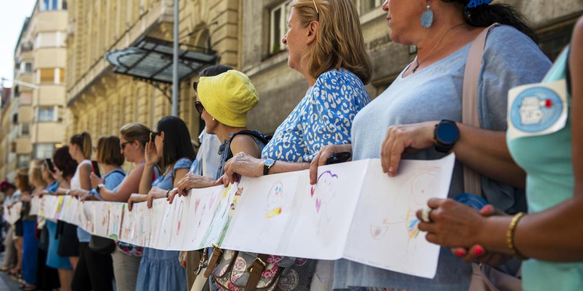 A béremelésért tüntettek tavaly júniusban a tanárok a Belügyminisztériumnál