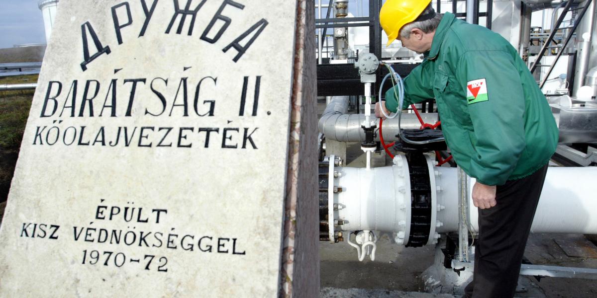 Illusztráció: A Barátság kőolajvezeték Százhalombattán 