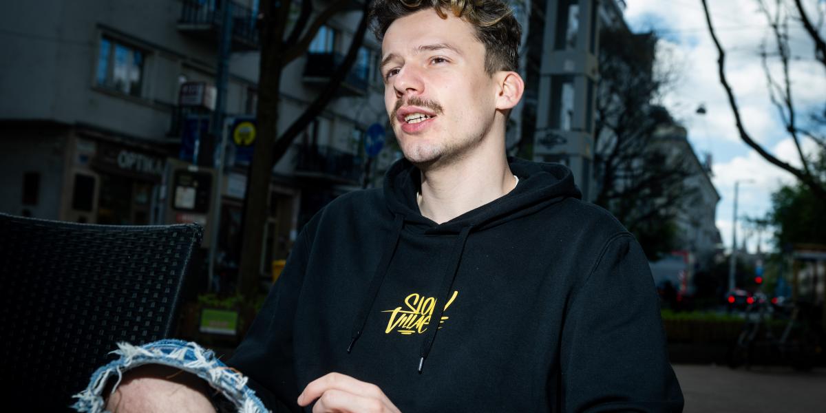Hét éve még pincéket nem tudtunk megtölteni, most a legnagyobb helyeket magyar rapperek töltik meg – mesél a hiphop jelenéről Lil Frakk