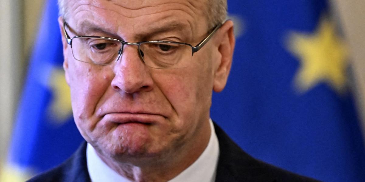 Navracsics Tiborra hárult a hálátlan feladat, hogy jelentse: mégiscsak nagyon kell a brüsszeli kölcsön