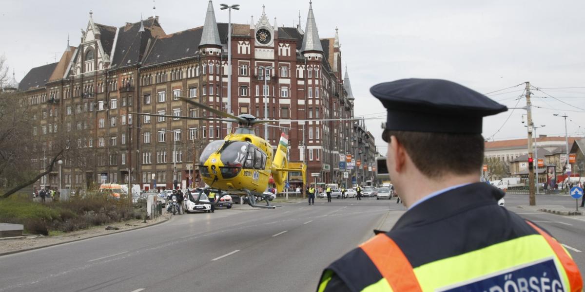 Illusztráció. Mentőhelikopter a Nagyvárad téren. Fotó: Vajda József/Népszava