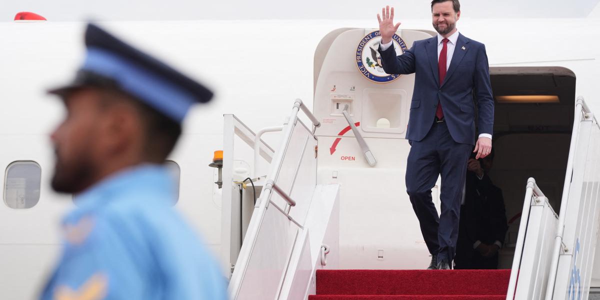 JD Vance amerikai alelnök megérkezik az Irán és az Egyesült Államok közt Iszlámábádban megtartott tárgyalásra április 11-én 