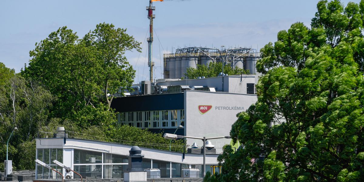 A MOL Petrolkémia tiszaújvárosi üzeme a robbanás után május 22-én 