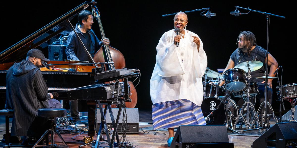 Cécile McLorin Salvant nem díva, hanem egy született musicus ludens, a DNS-ében hordozza a játékos muzikalitást