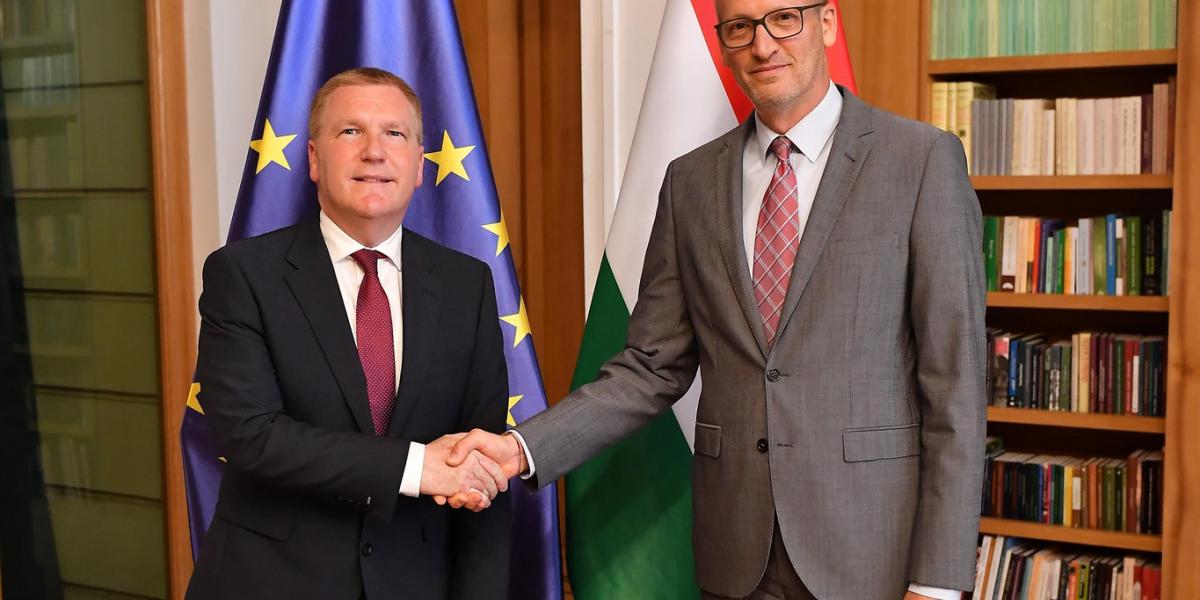 Tarr Zoltán és Michael McGrath uniós biztos Budapesten június 2-án 