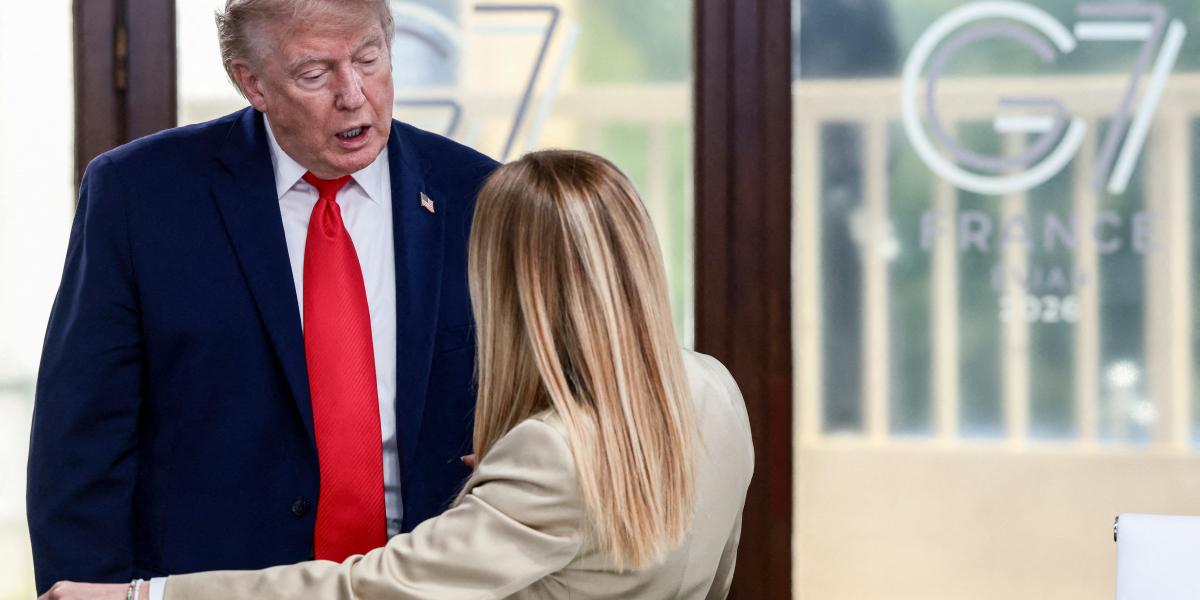 Donald Trump
és Giorgia Meloni
a legutóbbi
G7-csúcson – az
olasz miniszterelnökkel
alpári
módon személyeskedett
az
amerikai elnök