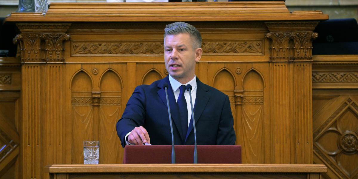 Magyar Péter miniszterelnök napirend előtt szólal fel az Országgyűlés rendkívüli ülésén 2026. június 23-án
