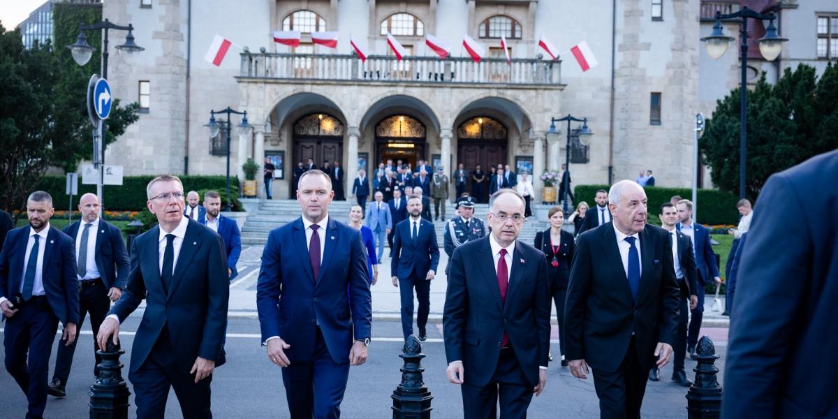 Edgars Rinkēvičs lett, Karol Nawrocki lengyel, Bajram Begaj albán és Sulyok Tamás magyar elnök június 28-án Poznanban 