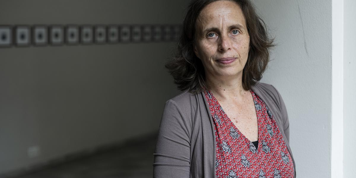 Tompa Andrea regényében szerepek és nézőpontok szarkasztikus ötvözetéből kerekedik ki a korabeli művészeti közélet esszenciája