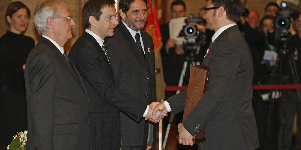 Lovasi András 2010-ben, már a díj átvételekor azt mondta, hezitálva vette át az elismerést