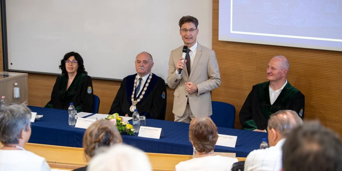 Székesfehérvár polgármestere 2026. június 26-án az Óbudai Egyetem Alba Regia Karán 