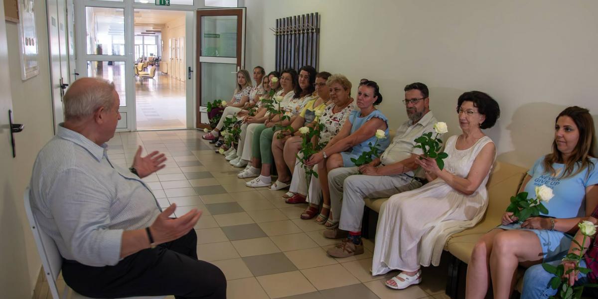 Nagy buli volt Putnokon. Tamás Barnabás polgármester köszönti az egészségügyi dolgozókat