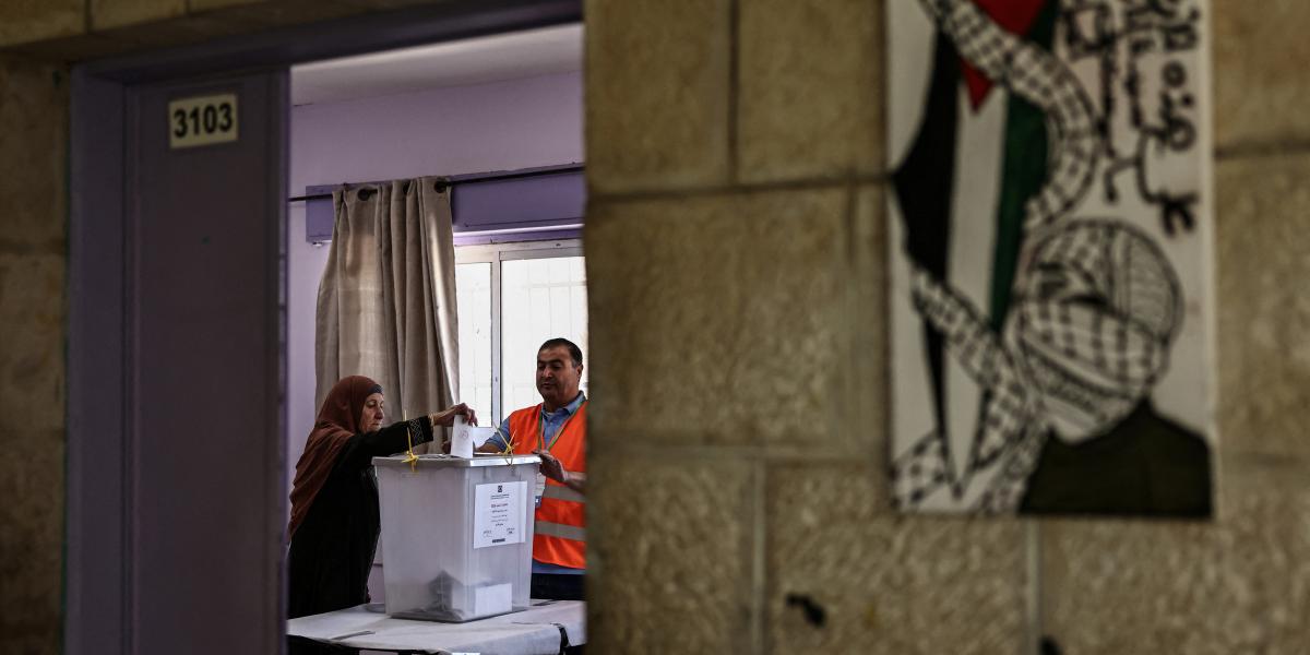 A nemzetközi támogatók egyre inkább a választások, főképp az önkormányzati választások megrendezéséhez kötik politikai, diplomáciai és anyagi támogatásukat. Ennek köszönhető, hogy idén áprilisban az önkormányzati voksolást megtartották