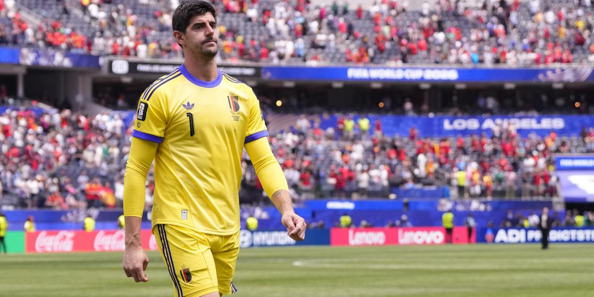 Thibaut Courtois megsérült, a helyére állt kapus viszont lyukas kezű volt, Belgium kiesett