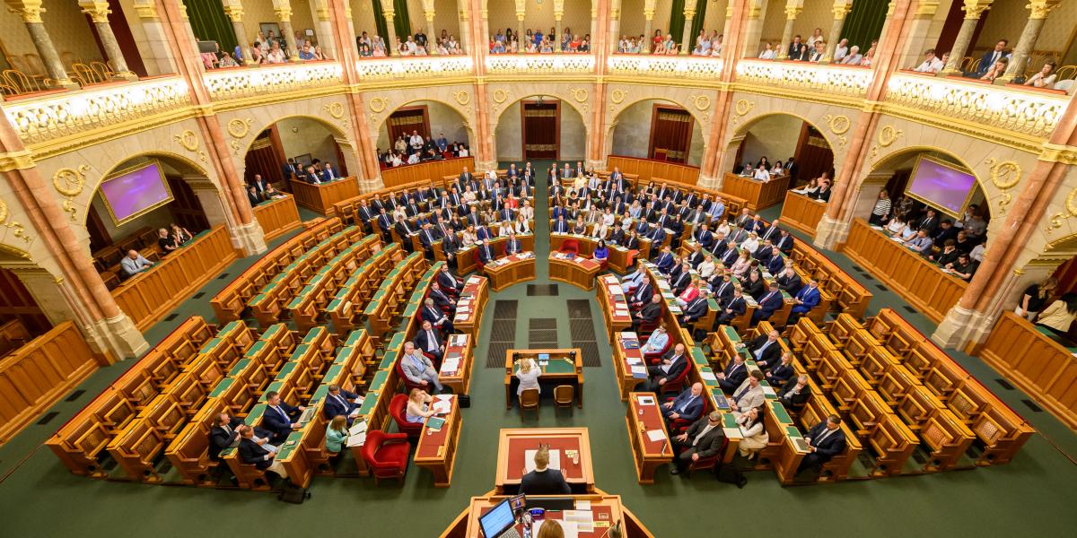 Az Országgyűlés rendkívüli ülése július 13-án 