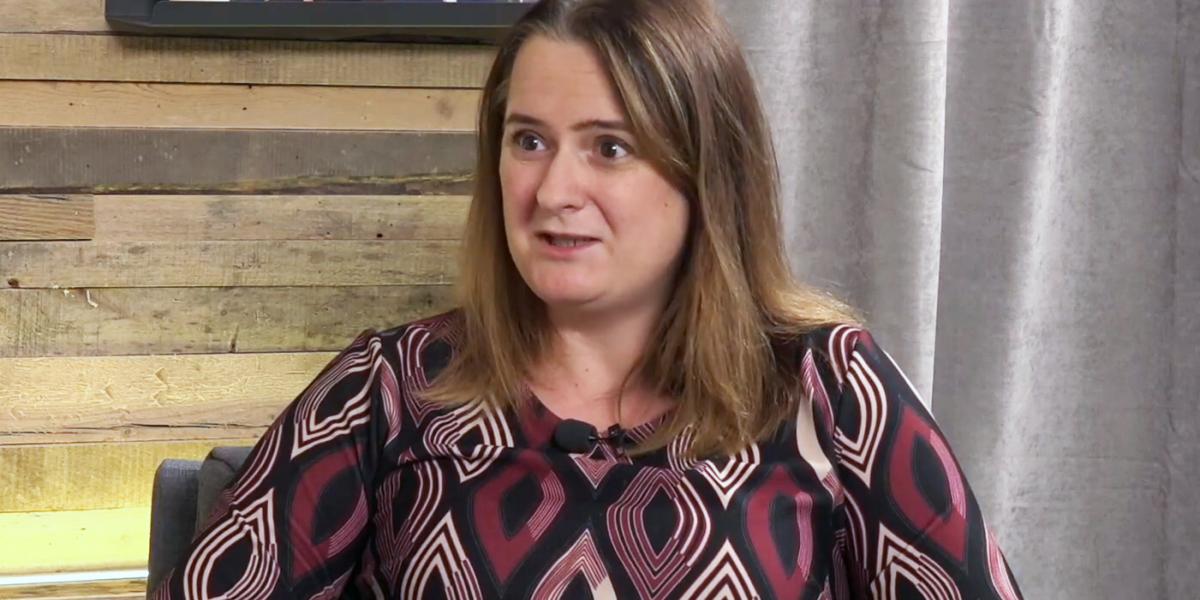 Nemcsak maga az ütés, a fizikai erőszak vagy a megalázás traumatizál. Legalább ennyire romboló lehet, ha a fiatal segítséget kér, és nem hisznek neki - mondja Hegedűs Judit