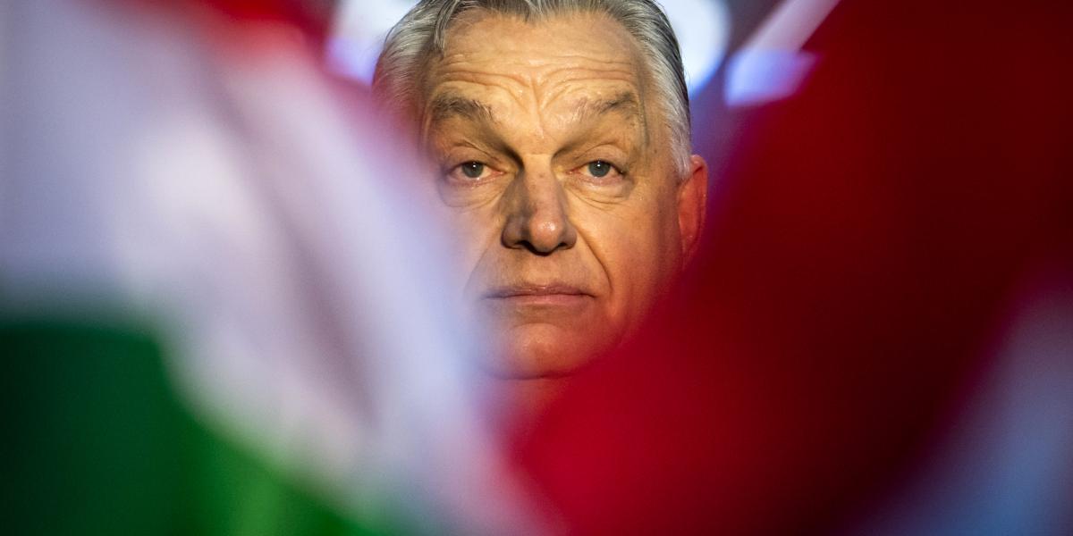 Orbán Viktor bukott kormányfő. Már alig látszik a pártja