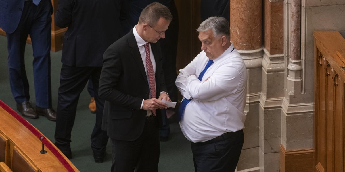 Az Orbán–Szijjártó-duett. Kérdés, mivel okoztak nagyobb kárt, a külhoni magyarsághoz fűződő politikájukkal vagy az ország nemzetközi kapcsolatrendszerének lerombolásával